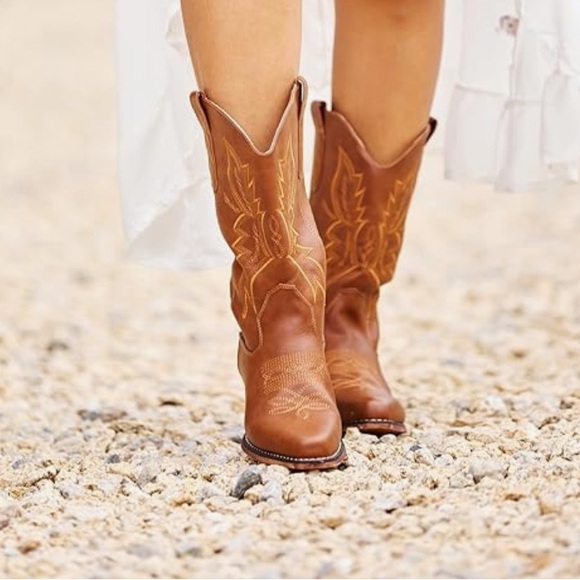 NWOT Women’s Brown Cowboy Boots - Picture 6 of 12